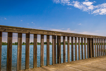 Passerelle dans Le Grand Parc de Miribel Jonage