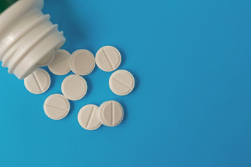 tablet pill medicinal tablets dosage dose antibiotic vitamins white scattered