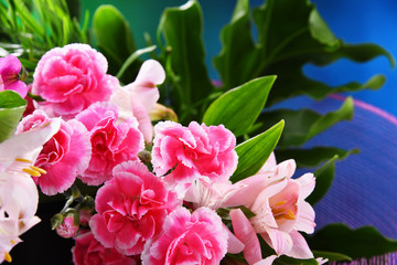 Obraz premium Composition with bouquet of freshly cut flowers