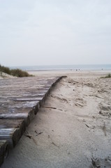 Holzweg an den Strand