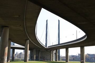 Düsseldorfer Rheinbrücke