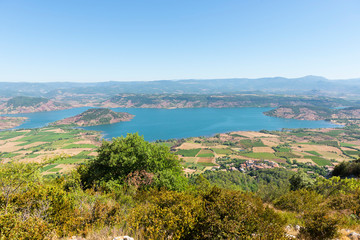 Obraz premium France. Hérault. panoramic view of the Salagou lake. vue panoramique sur le lac du Salagou.