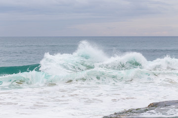 Fototapeta premium Ocean coast, moviment waves with foam.