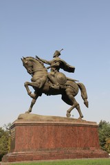 タシケントのティムール像、