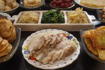 돼지고기와 여러 음식들