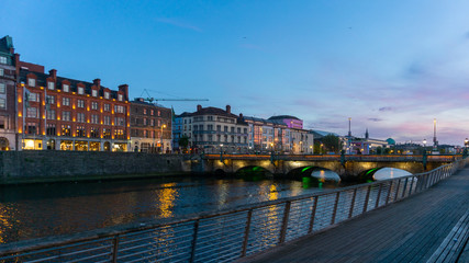 Obraz premium Dublín, República de Irlanda de noche