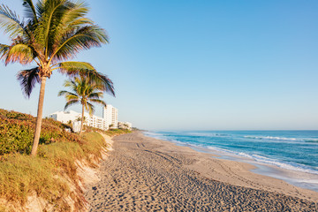 Beach in Jupiter © Henryk Sadura