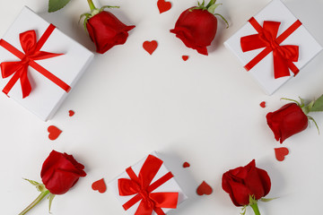 Red roses hearts gifts card
