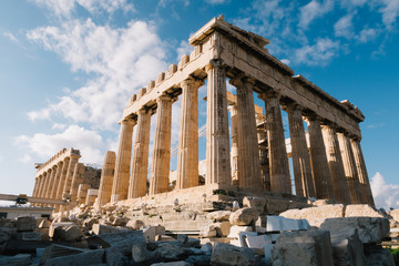 Fototapeta premium Ateny, Grecja - 20 grudnia 2019: Partenon na Akropolu w Atenach, Grecja