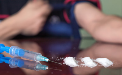 Obraz premium Heroin syringe needle with cocaine .
