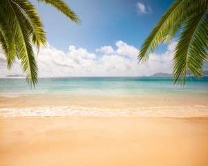 Fototapeta na wymiar Empty tropical beach background with copy space
