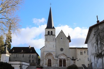 Fototapeta na wymiar Abbaye d'Ambronay construite au 8 ème siècle - Département de l'Ain - Région Rhône Alpes - France - Vue extérieure
