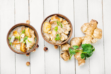 Creamy Jerusalem artichoke soup