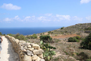 Fototapeta na wymiar Malta Urlaub, wandern in Gozo