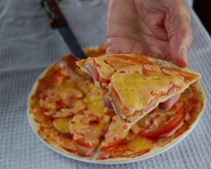 pizza with ham and cheese