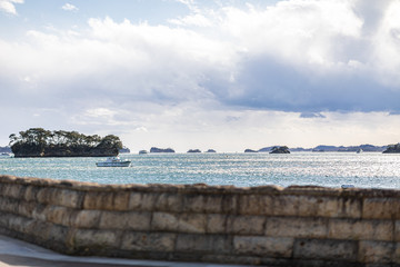 きれいな海と船
