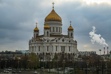 Fototapeta na wymiar cathedral of christ the savior in moscow