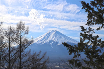 【世界遺産】雪化粧の富士山