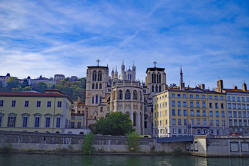 Fototapeta na wymiar Lyon, Fourvière depuis la Saône
