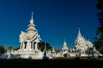 Fototapeta na wymiar white temple chiang rai