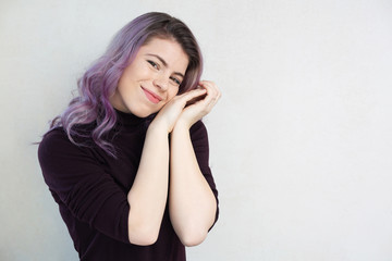 Fototapeta premium Nice young woman over a grey background