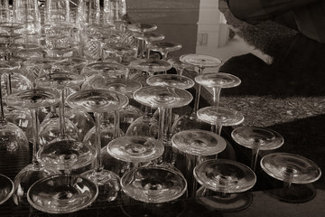  GLASSES ALIGNED IN THE BAR OF A PUB 