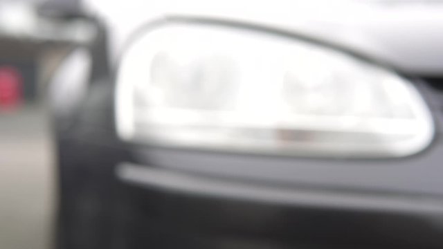 Mann schie&szlig;t sein Auto ab