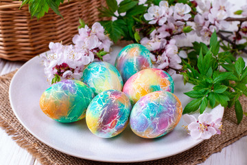 Obraz na płótnie Canvas Easter eggs in a plate