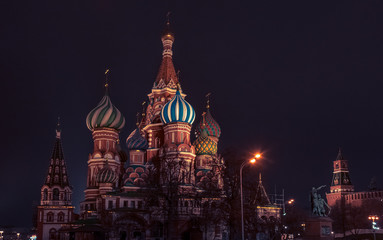 Fototapeta na wymiar St Basils cathedral at night in Moscow