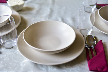 Table setting daily for lunch or dinner