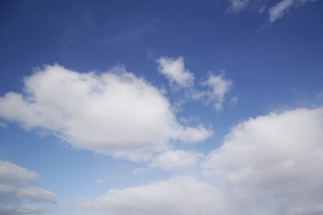 Fototapeta na wymiar background of white fluffy cumulus clouds