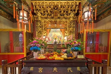 Obraz premium Samut Prakan District, Samut Prakan, Thailand, January 25, 2020 : Taoist Temple, Lantern festival. Clean, beautiful, beautiful, with gods to worship