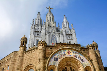 Obraz premium The Atonement Church of the Sacred Heart of Jesus is the central building on Mount Tibidabo, a monumental ensemble crowning the top of Mount Tibidabo. This is a Roman Catholic church and basilica.