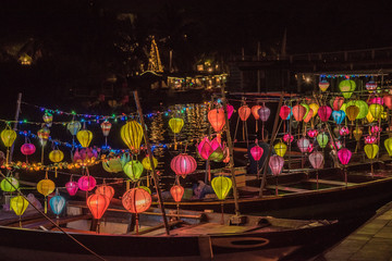 Lampions am Abend in Hoi An, Vietnam