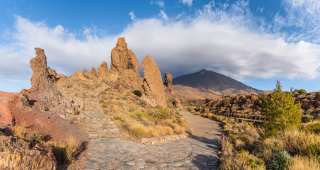 Obraz premium Landscape with unique rock formation Roque Cinchado, Teide National Park, Tenerife, Canary Islands, Spain