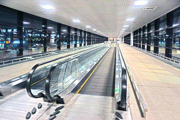 empty long moving