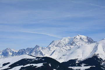 Fototapeta na wymiar Montagnes enneigées des Alpes Megève Haute Savoie France