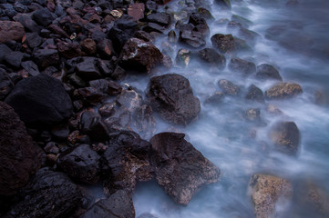 rocas en mar de seda