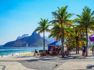  Ipanemastrand en Arpoador-strand met in Rio de Janeiro, Brazilië. Het strand van Ipanema is het beroemdste strand van Rio de Janeiro, Brazilië. Stadsgezicht van Rio de Janeiro. © Ekaterina Belova