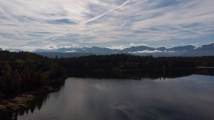 drohenaufnahme von see