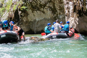 Rafting team stucked on the river