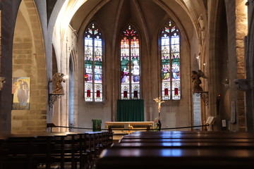 Intérieur de l'église catholique Saint André dans le village de Chatillon sur Chalaronne - Département de l'Ain - Région Rhône Alpes - France - Construite au 15 ème siècle