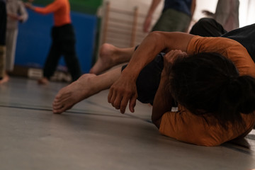 dancers mooving, contact improvisation, detail