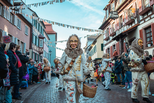 fastnacht - hansel narrenzunft brigachtal - jeck mit korb - fastnachtsumzug - ettenheim - southern germany