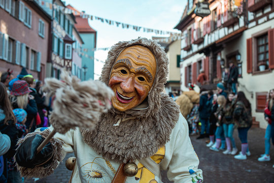 fastnacht - hansel narrenzunft brigachtal - jeck mit fellstock - fastnachtsumzug - ettenheim - southern germany