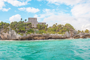 Naklejka premium Tulum Archaeological Site seen from the Caribbean Ocean. Ancient Mayan pyramids located in Riviera Maya, Mexico
