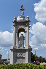 Fototapeta na wymiar Statue at bell border of Texas and Arkansas