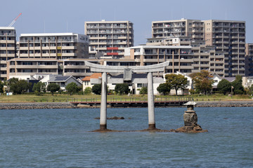 海の中の鳥居