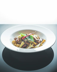 deliciosa pasta italiana con setas y hongos