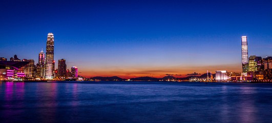 Fototapeta na wymiar Hong Kong harbour side at sun set magic hour